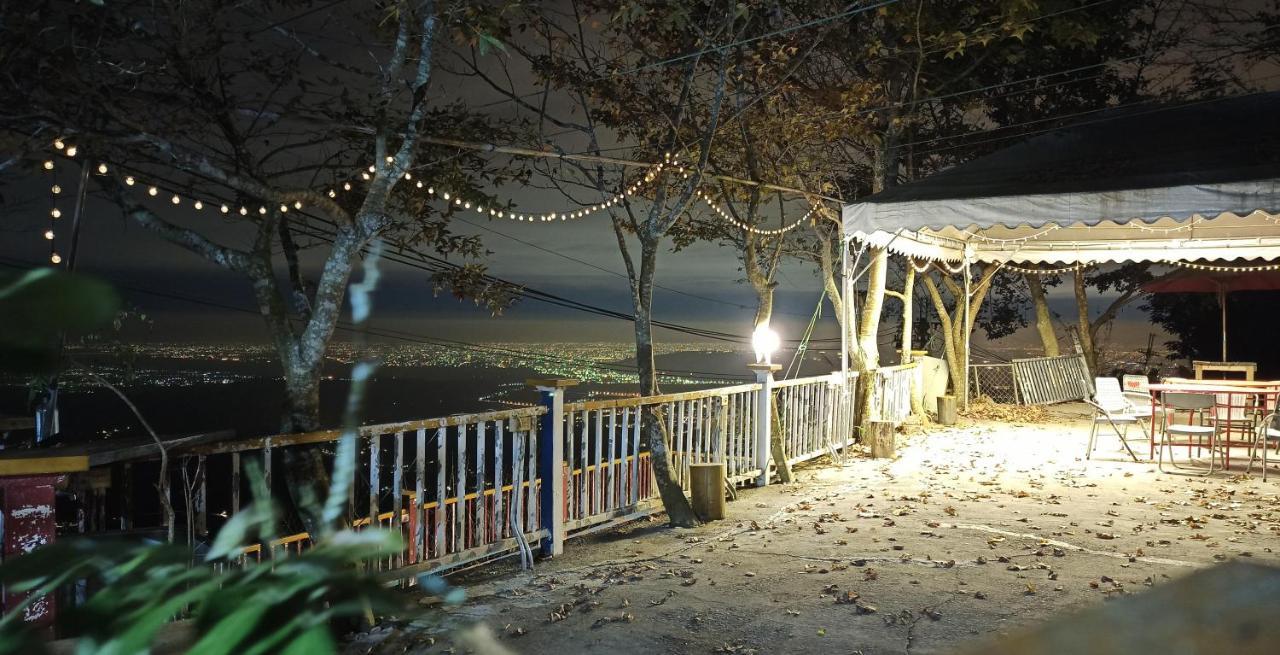 Sky Lounge B&B Zhushan Luaran gambar